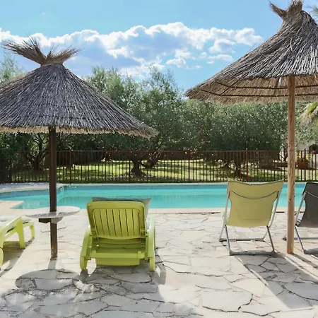 Familiale 7 Pieces Avec Coin Piscine Prive - Fr-1-785-29 *